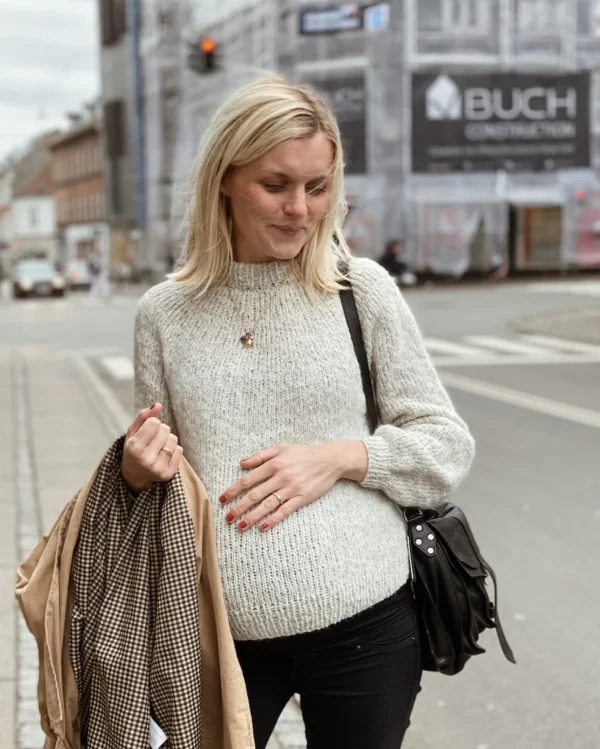 PetiteKnit Novice Sweater is knitted in Kos by Sandnes Garn in color 1021. PetiteKnit Novice Sweater is knitted in Kos by Sandnes Garn in color 1021.