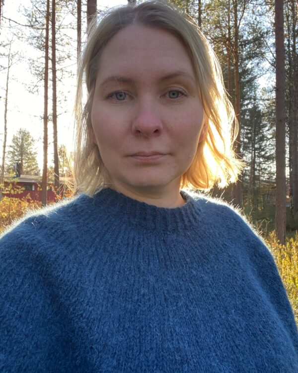 PetiteKnit Novice Sweater is knitted in Kos by Sandnes Garn in color 6079. PetiteKnit Novice Sweater is knitted in Kos by Sandnes Garn in color 6079.