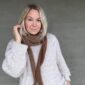 The Crown Hood Scarf by PoolaKnits is knitted in Ruukin kehräämö Alpakka in colorway Light Camel. The closest match in our selection is Sandnes Garn Alpakka Ull in color 2650 Grey Beige Heather.