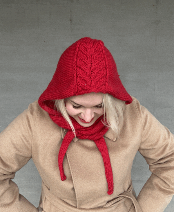 The Crown Hood Scarf by PoolaKnits is knitted in Drops Merino Extra Fine in colorway 11. The closest match in our selection is Sandnes Garn Alpakka Ull in color 4227 Equestrian Red.