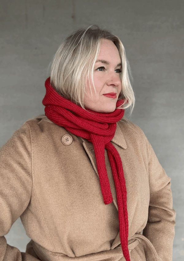 The Crown Hood Scarf by PoolaKnits is knitted in Drops Merino Extra Fine in colorway 11. The closest match in our selection is Sandnes Garn Alpakka Ull in color 4227 Equestrian Red.