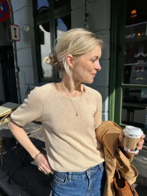 The peach Cumulus Tee O-neck is knitted in Pure Silk by Knitting for Olive in the color soft peach.