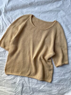The peach Cumulus Tee O-neck is knitted in Pure Silk by Knitting for Olive in the color soft peach. The peach Cumulus Tee O-neck is knitted in Pure Silk by Knitting for Olive in the color soft peach.