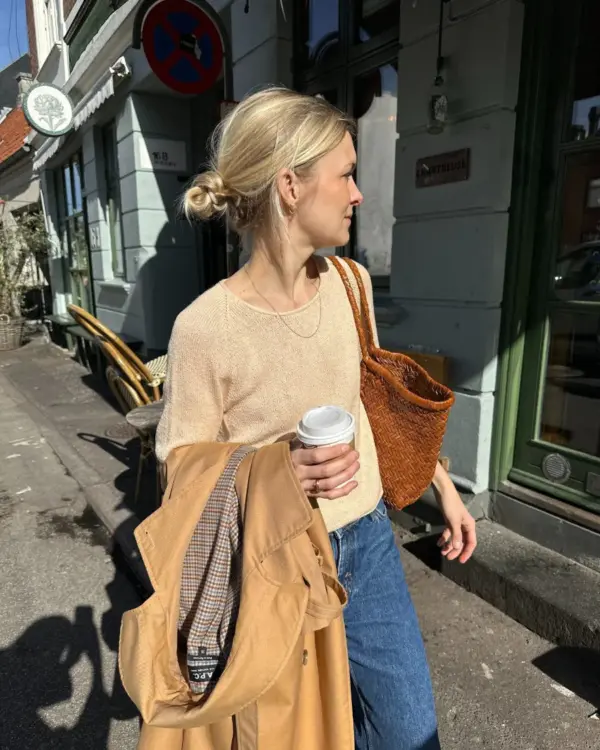 The peach Cumulus Tee O-neck is knitted in Pure Silk by Knitting for Olive in the color soft peach. The peach Cumulus Tee O-neck is knitted in Pure Silk by Knitting for Olive in the color soft peach.