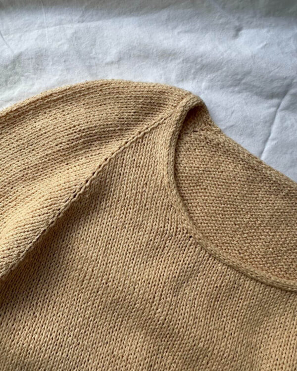 The peach Cumulus Tee O-neck is knitted in Pure Silk by Knitting for Olive in the color soft peach. The peach Cumulus Tee O-neck is knitted in Pure Silk by Knitting for Olive in the color soft peach.