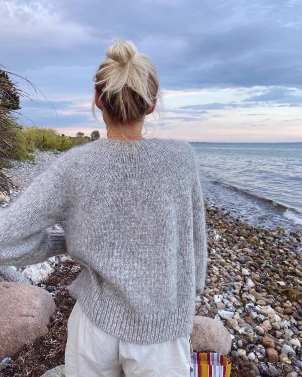 The grey Novice Cardigan - Chunky Edition is knitted in Alpaca 3 by Isager in color 2S held together with Silk Mohair by Isager in color 3S. The closest match in our selection is Sandnes Garn Kos in color 1043 Grey Heather held together with Sandnes Garn Tynn Silk Mohair 1022 Light Grey Heather. The grey Novice Cardigan - Chunky Edition is knitted in Alpaca 3 by Isager in color 2S held together with Silk Mohair by Isager in color 3S. The closest match in our selection is Sandnes Garn Kos in color 1043 Grey Heather held together with Sandnes Garn Tynn Silk Mohair 1022 Light Grey Heather.