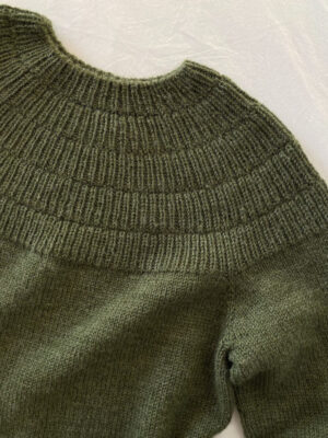 PetiteKnit Anker’s Sweater My Boyfriend’s Size is knitted in Peer Gynt in the color Dark Green Heather 9572 from Sandnes Garn. PetiteKnit Anker’s Sweater My Boyfriend's Size is knitted in Peer Gynt in the color Dark Green Heather 9572 from Sandnes Garn.