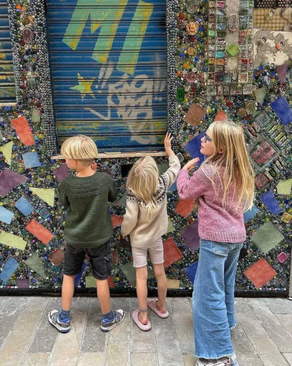 PetiteKnit Anker’s Sweater is knitted in Peer Gynt in the color Pine 9581 from Sandnes Garn. The color 9581 is discontinued and the closest match in our selection is the color 9572 Dark Green Heather. PetiteKnit Anker’s Sweater is knitted in Peer Gynt in the color Pine 9581 from Sandnes Garn. The color 9581 is discontinued and the closest match in our selection is the color 9572 Dark Green Heather.