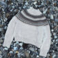 PetiteKnit Celeste Sweater is knitted in Peer Gynt in the colors Almond 2511, Shell Melange 2710, Medium Brown Heather 2652, Charcoal Melange 1065 and Muskat Melange 3070 from Sandnes Garn. The color 2710 is discontinued and the closest match in our selection is the color 3021 Light Beige Heather.
