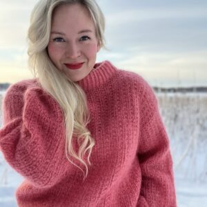 Magnolia by PoolaKnits is knitted in yarns that is not available in our store. The closest match in our selection is Sandnes Garn Alpakka Ull in color 4227 Equestrian Red.