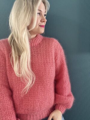 Magnolia by PoolaKnits is knitted in yarns that is not available in our store. The closest match in our selection is Sandnes Garn Alpakka Ull in color 4227 Equestrian Red.