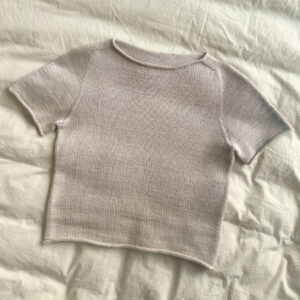 Het beige Ivy T-shirt is gebreid van Compatible Cashmere van Knitting for Olive in de kleur Powder.