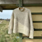 The white Louvre Sweater is knitted in Peer Gynt by Sandnes Garn in the color Natural Tweed [2523].