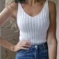 De Mia Top is gebreid met Drops Belle.