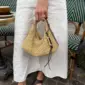 Die hellbraune Juno Bag aus Crealino von Lang Yarns in der Farbe 39 gestrickt.