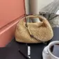Die hellbraune Juno Bag aus Crealino von Lang Yarns in der Farbe 39 gestrickt.