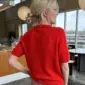 The red Poppy Tee is knitted in Cashmere Classic by Cardiff in the color Hermes [517].