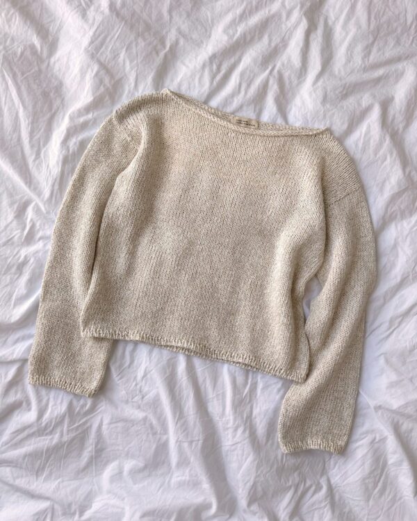 The white Sevilla Blouse is knitted in Palet by Isager in color White held together with Trio 1 by Isager in the color Linen. The white Sevilla Blouse is knitted in Palet by Isager in color White held together with Trio 1 by Isager in the color Linen.