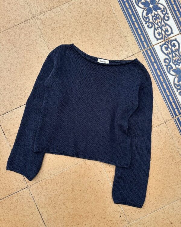 The blue Sevilla Blouse is knitted in Palet by Isager in color Navy held together with Trio 1 by Isager in the color Navy. The blue Sevilla Blouse is knitted in Palet by Isager in color Navy held together with Trio 1 by Isager in the color Navy.