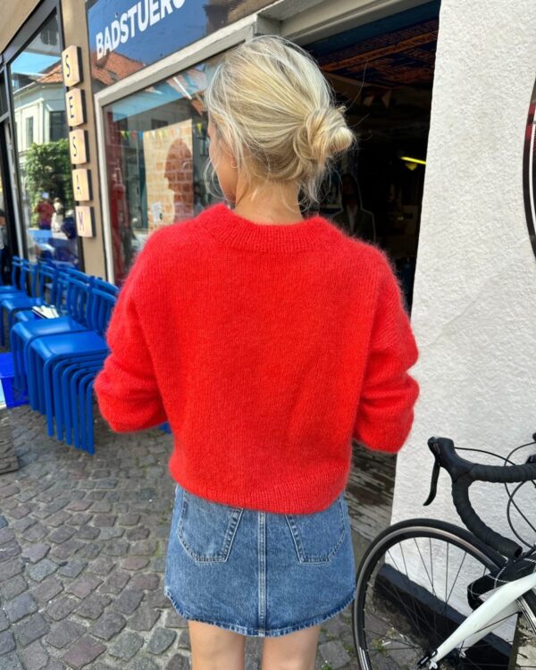 The red Stockholm Sweater V-Neck is knitted in Tynn Silk Mohair by Sandnes Garn in the color 4008 Poppy. The color is discontinued and the closest match in our selection is the color 4018 Scarlet Red. The red Stockholm Sweater V-Neck is knitted in Tynn Silk Mohair by Sandnes Garn in the color 4008 Poppy. The color is discontinued and the closest match in our selection is the color 4018 Scarlet Red.
