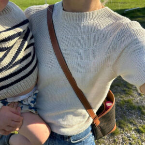 Das weiße Anker Tee aus dem Garn „Elise“ von Permin in der Farbe „Råhvid“ [09] gestrickt.