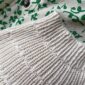 Das weiße Anker Tee aus dem Garn „Elise“ von Permin in der Farbe „Råhvid“ [09] gestrickt.